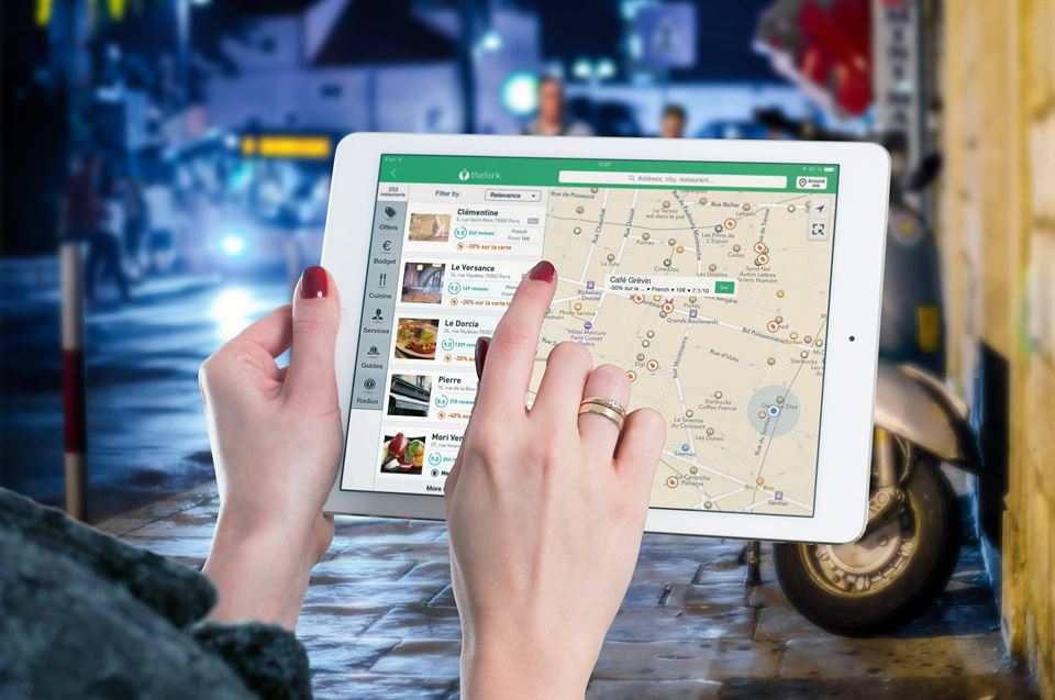 tablet-google-maps-perfil-empresa-google-para-alquiler-vacacional