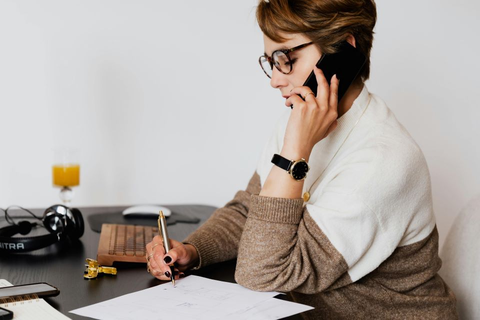 hablar-con-huespedes-telefono-consejo-para-evitar-las-cancelaciones-en-tu-alojamiento