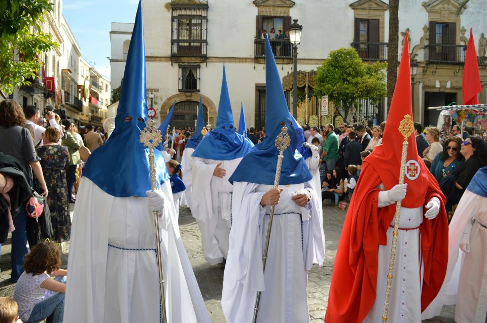 nazarenos-hacen-su-recorrido-en-semana-santa